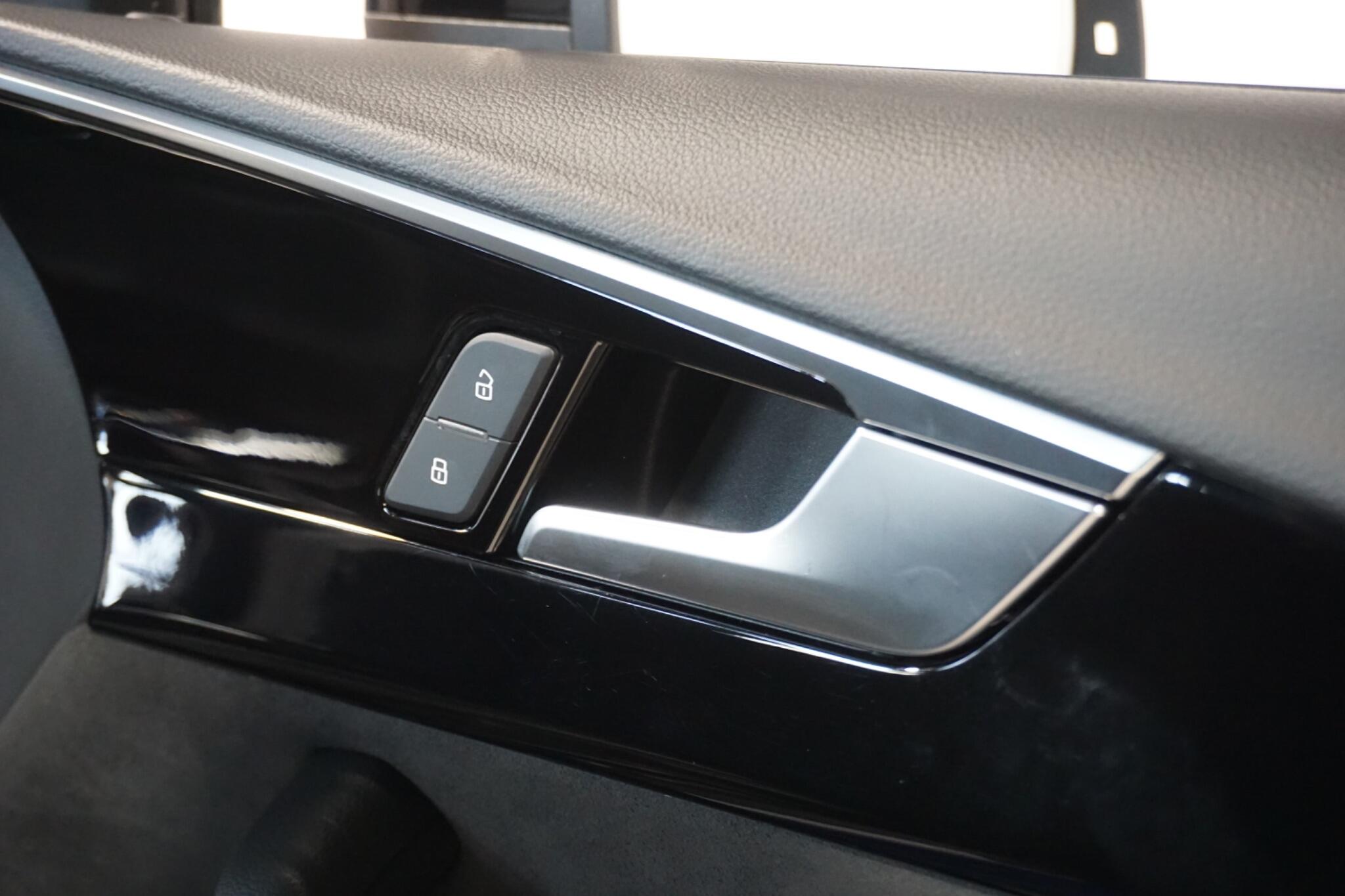 Audi A4 2.0 TDI 40 Black Edition Saloon 4dr Diesel S Tronic quattro Euro 6 (s/s) (204 ps)